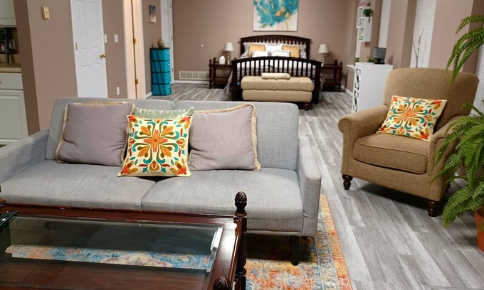 Columbia House | Spacious and cozy newly remodeled basement apartment centrally located
