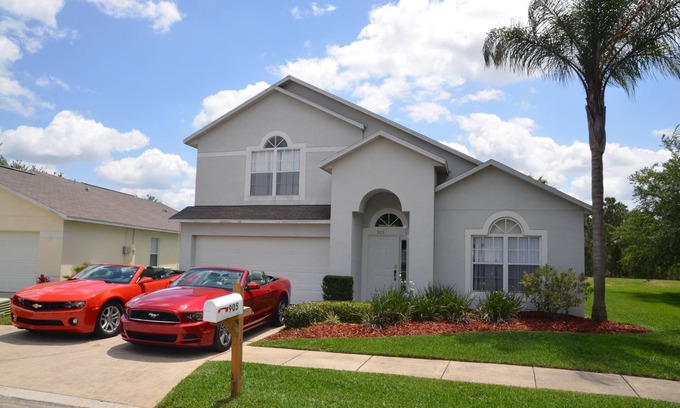 Clear Creek Villa | Spacious and family friendly 4BR/3.5BA Villa - Lakeside - 2 Masters with Jacuzzi