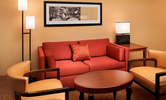 Auburn Hills Hotel | Spacious and Fully-furnished Accommodation! Pets Allowed, Indoor Swimming Pool!