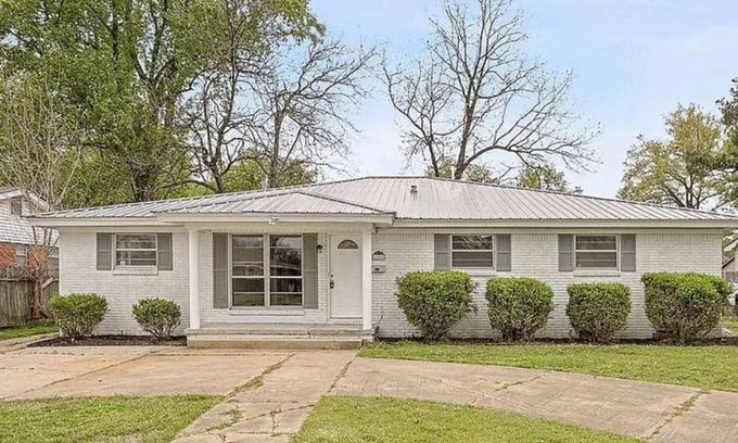Blytheville House | Spacious and kid-friendly location; conveniently located to meet your needs.