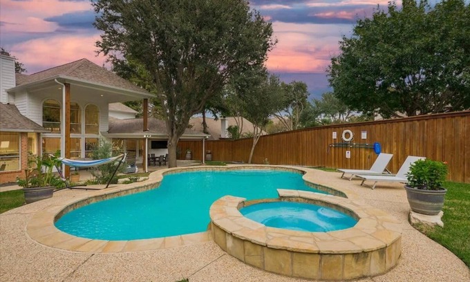 Grand Prairie House | Spacious and Luxury Home w/Cinema Room and Pool