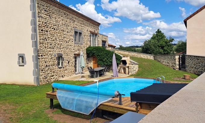 Espalem House | Spacious and luxurious cottage for 12 people in Espalem in Auvergne