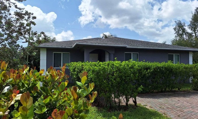 Miami Gardens House | Spacious and Modern Home