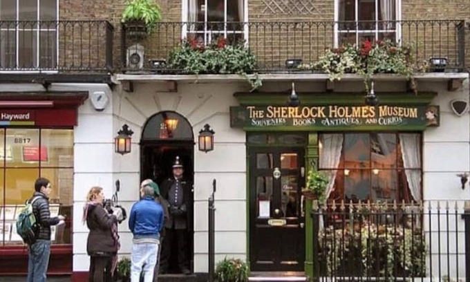 Golborne Apartment | Spacious and Modern studio in London