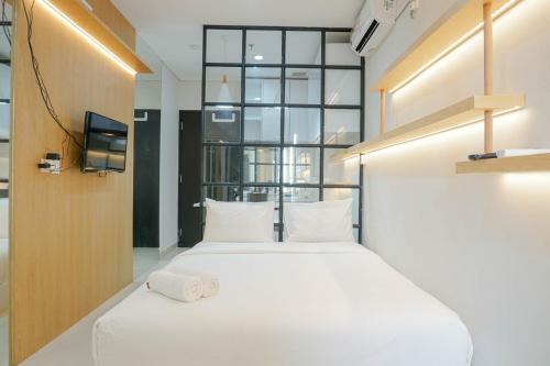 Pondokcina Apartment | Spacious and Modern Studio Apartment at Atlanta Residences By Travelio