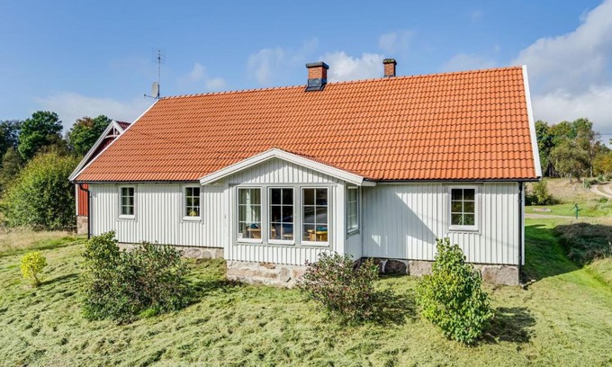 Knared House | Spacious and newly renovated farmhouse with indoor pool