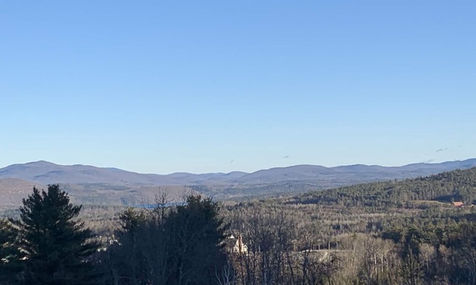 Littleton House | Spacious and Quiet Home with Beautiful Mountain Views