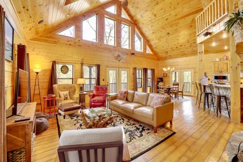 Maysville House | Spacious and Secluded Cabin 25 Mi to Bentonville!