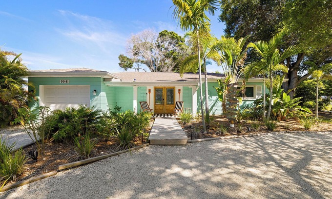 South Pinellas Community Council House | Spacious and Short Drive to Beach
