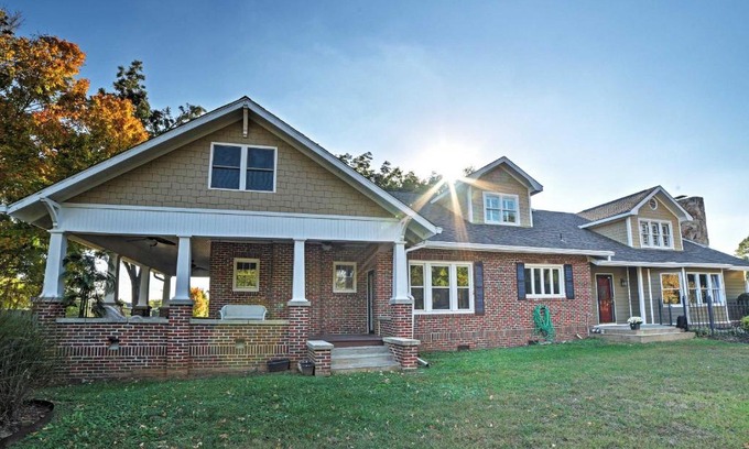 Cleveland House | Spacious and Stunning Cleveland Getaway on 1 Acre
