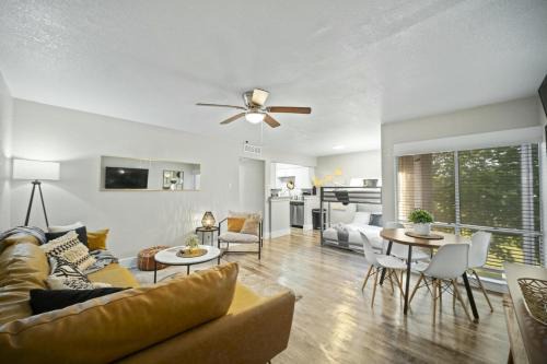 Arlington Apartment | Spacious and Stylish Apartment right by AT&T Stadium!