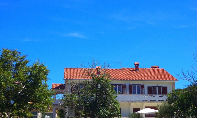 Kampor Apartment | Spacious And Sunny Apartment, Island Rab