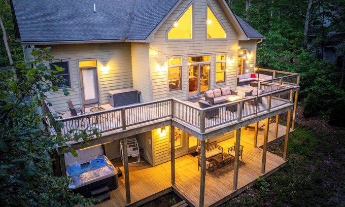 Treeloft House | Spacious and Updated Home in Wintergreen