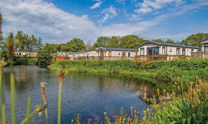 Ludchurch House | Spacious and well-presented 12ft-wide caravan with one double and one twin.