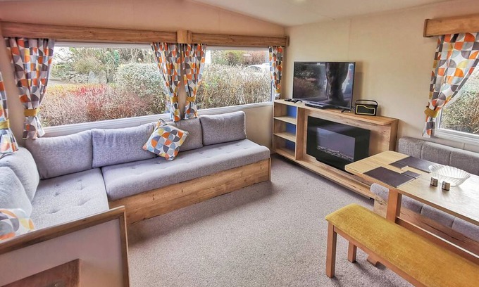 Ludchurch Apartment | Spacious and well presented 12ft wide caravan with one double and two twin.