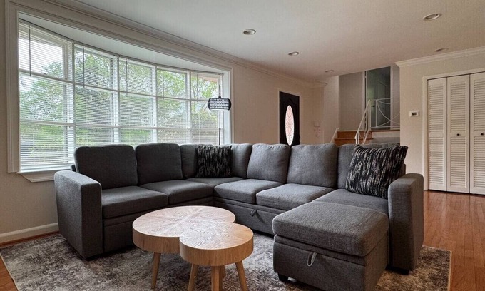 Annandale House | Spacious Annandale Gem - Near DC