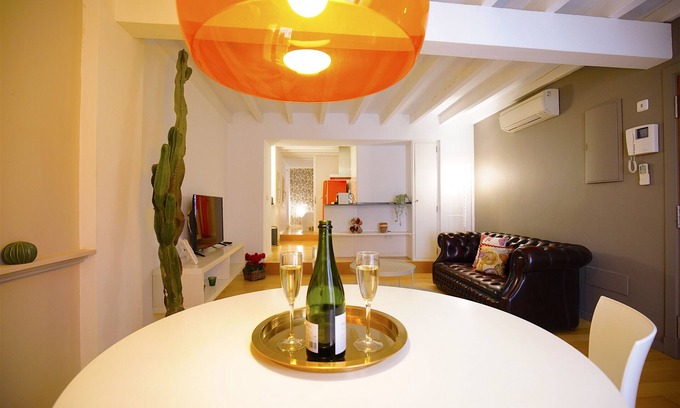 La Llotja-Born Apartment | Spacious Apartment in Palma Old Town, Wifi, Air Conditioning, Fully Equipped