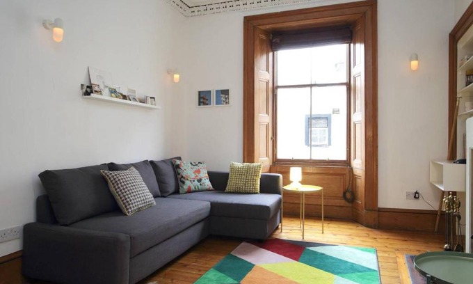 Newington Apartment | Spacious apartment 15 mins to Grassmarket & Royal Mile