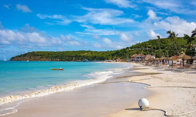 Dickenson Bay Apartment | Spacious apartment 5 mins walk to the Beach