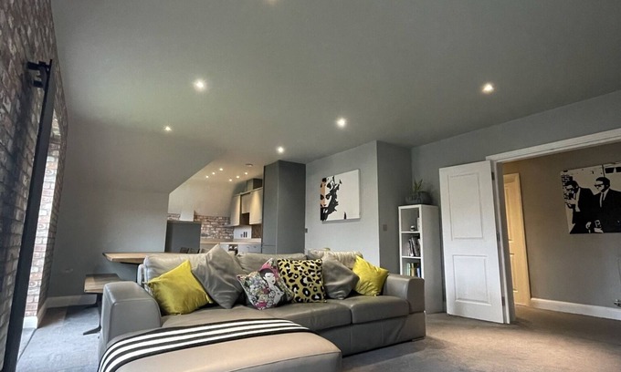 Solihull Apartment | Spacious apartment 5min from NEC /BHX