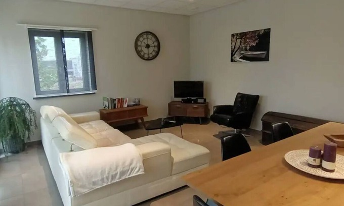 Neeroeteren Apartment | Spacious Apartment