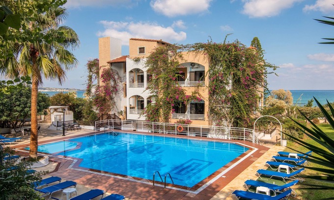 Hersonissos Centre Apartment | Spacious Apartment with wonderful garden