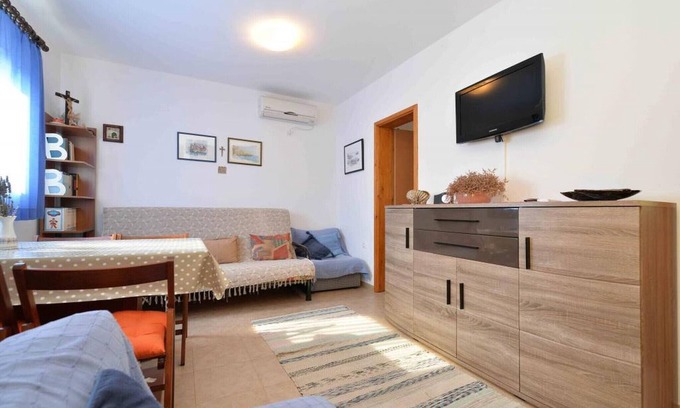 Murter Apartment | Spacious apartment in Murter