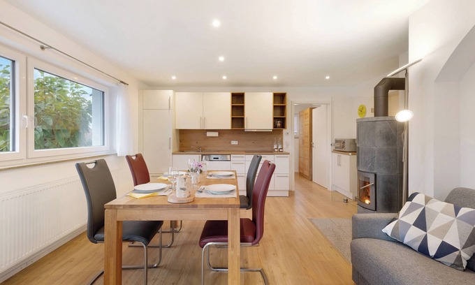 Moessingen Apartment | Spacious Apartment Maja