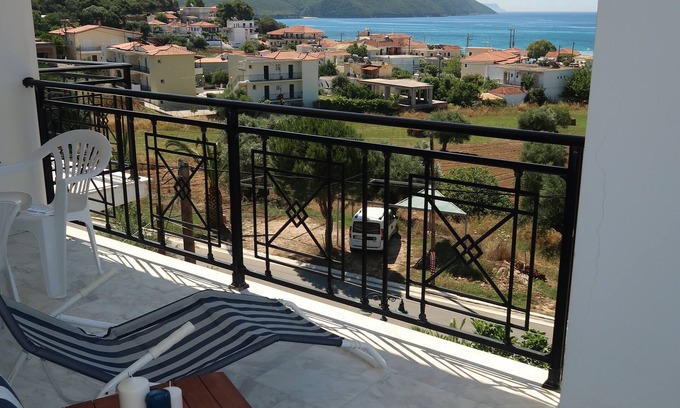 Foinikounta Apartment | Spacious apartment near the beach with a unique view of Finikounda