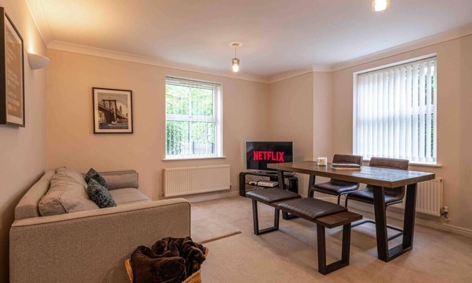 Olton Apartment | Spacious Apartment, Near Birmingham Centre and NeC