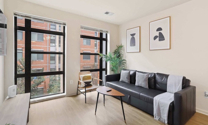 Arlington Apartment | Spacious Apartment near DC W Gym