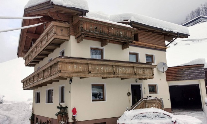 Jerzens Apartment | Spacious apartment near the Pitztal glacier