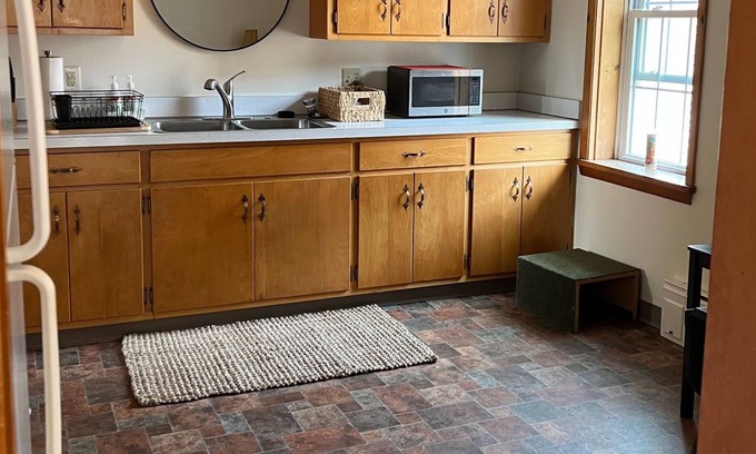 Ligonier Apartment | Spacious Apartment on the Diamond