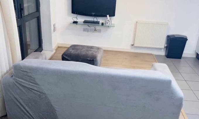 Cranbrook Apartment | Spacious apartment overlooking the city