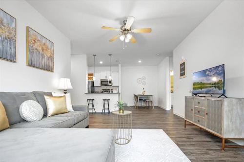 Orange Park Apartment | Spacious Apartment Sleeps 4, near NAS Jax w Pool, Gym