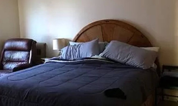 Lincoln Park Apartment | spacious apartment. clean & updated Quiet neighborhood near downtown Lincolnpark