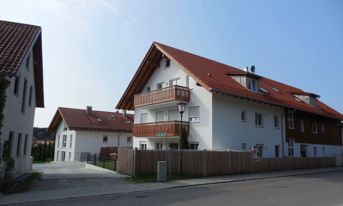 Andechs Apartment | Spacious apartment with balcony and elevator with mountain views