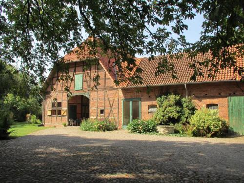 Hohnebostel House | Spacious Apartment with Garden