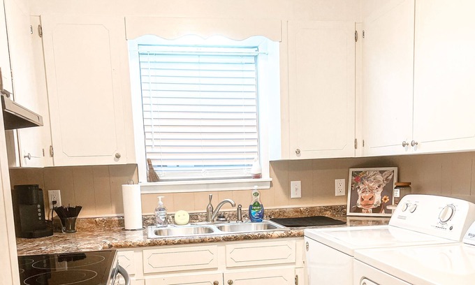 Atmore Apartment | Spacious Apartment with Private Entrance and Covered Parking