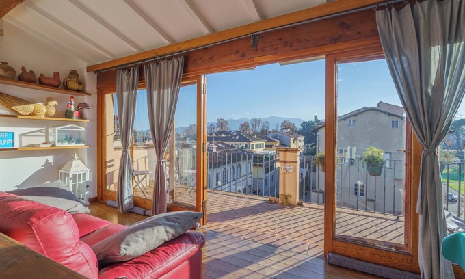 Lucca Historical Center Apartment | SPACIOUS APARTMENT WITH WONDERFUL TERRACE AND SPECTACULAR VIEW
