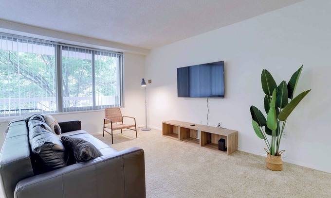 Aurora Highlands Apartment | Spacious Apt in Prime Area