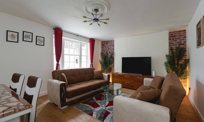 St. Pancras Apartment | Spacious APT with Garden in Central London near Kings Cross