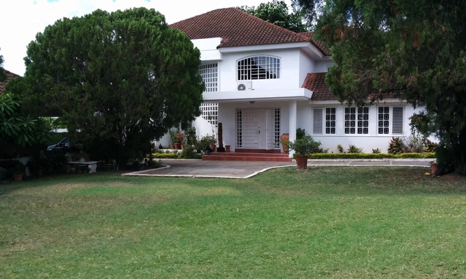 Barbican Bed & Breakfast | Spacious Art-Deco Guest House