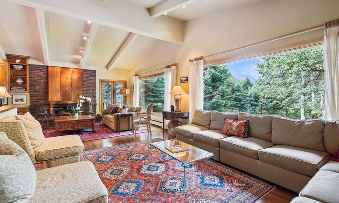 Aspen House | Spacious Aspen Home - Perfect for the whole family