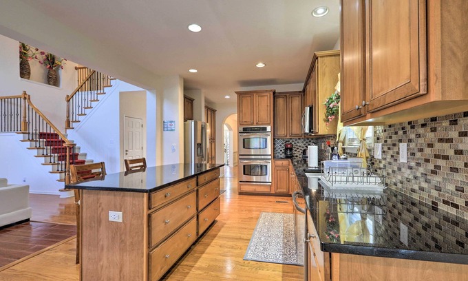 Fairburn House | Spacious Atlanta Home with Lake Access & Deck!