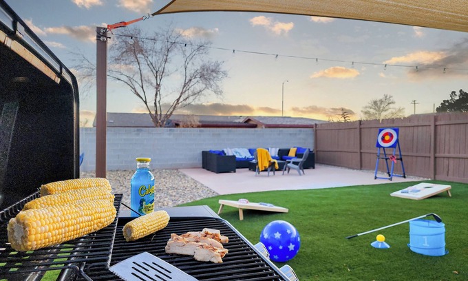 Page House | Spacious backyard with games/Grill & fire pit/2 Kings/Boat parking/Dogs welcome