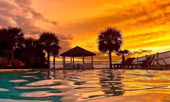 Pointe San Luis House | Spacious beach house, close to the beach. Free pool. Dogs welcome!