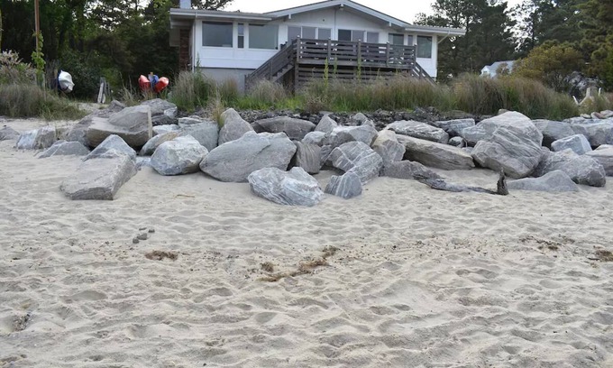 Point Lookout House | Spacious Beachfront 2 Homes in 1 Family Stay, 7 Beds/Sleeps 14, 90 Mins from DC