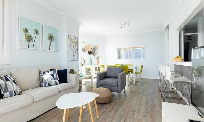 Radazul Apartment | Spacious beachfront apartment with communal pool