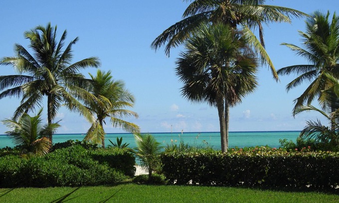 Freeport House | Spacious beachfront house, short drive to dining and shopping.